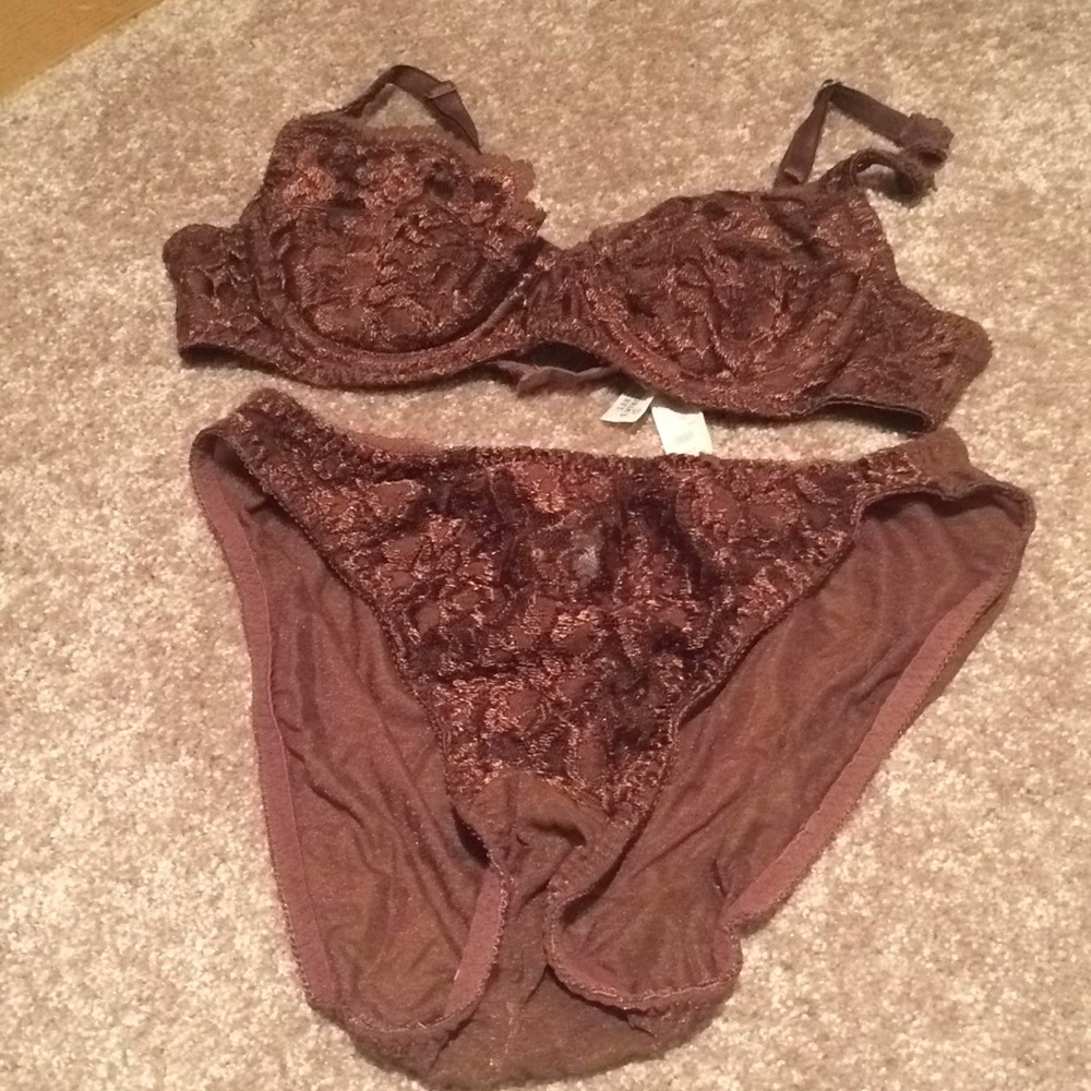 Victoria secret Chocolate lace underwire bra
